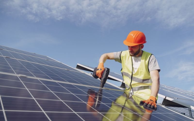 Manutenção preventiva de painel solar em Belém